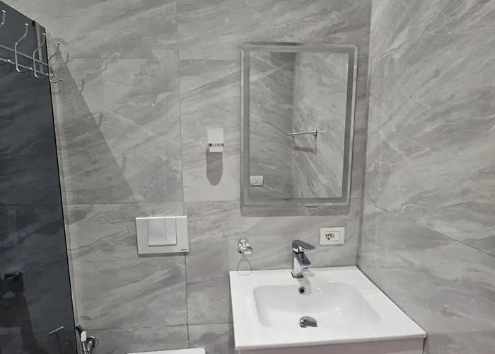 Geri's * Golem (Tirana)